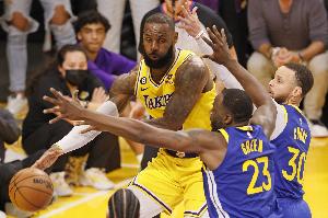 格林：我和詹姆斯打篮球就像一场棋局 我时刻关注他在场想做什么