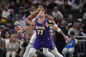 湖人追逐字母太愚蠢了 若追不成 佩林卡又留着空间给一堆边角料？