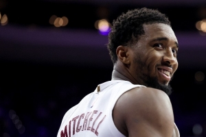 杨毅：米切尔是当今联盟顶尖二号位&身体像黑豹 冲击力比塔图姆强