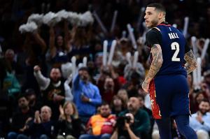 Siegel：勇士和掘金均在关注朗佐·鲍尔 正在审查他的具体情况