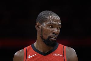 效率不高！杜兰特首节10投仅3中拿到8分3板 三分3中1